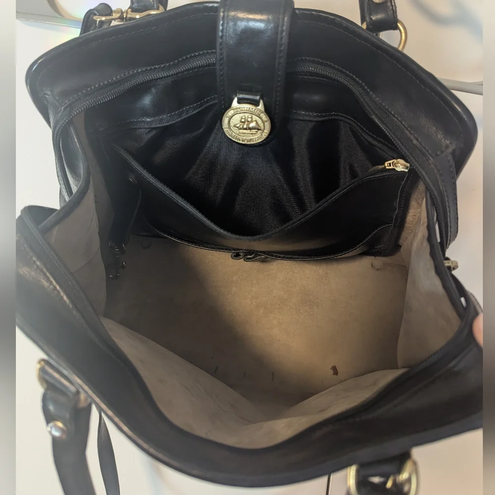 Vintage Brahmin Black Leather Crocodile-Embossed Handbag With Strap - Picture 5 of 11